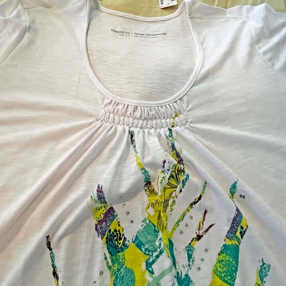 T-SHIRT, RUCHED NECK, WHITE WITH PRINT, SIZE 4X, GLASS SPARKLE ACCENTS, VEE NECK - Picture 5 of 9